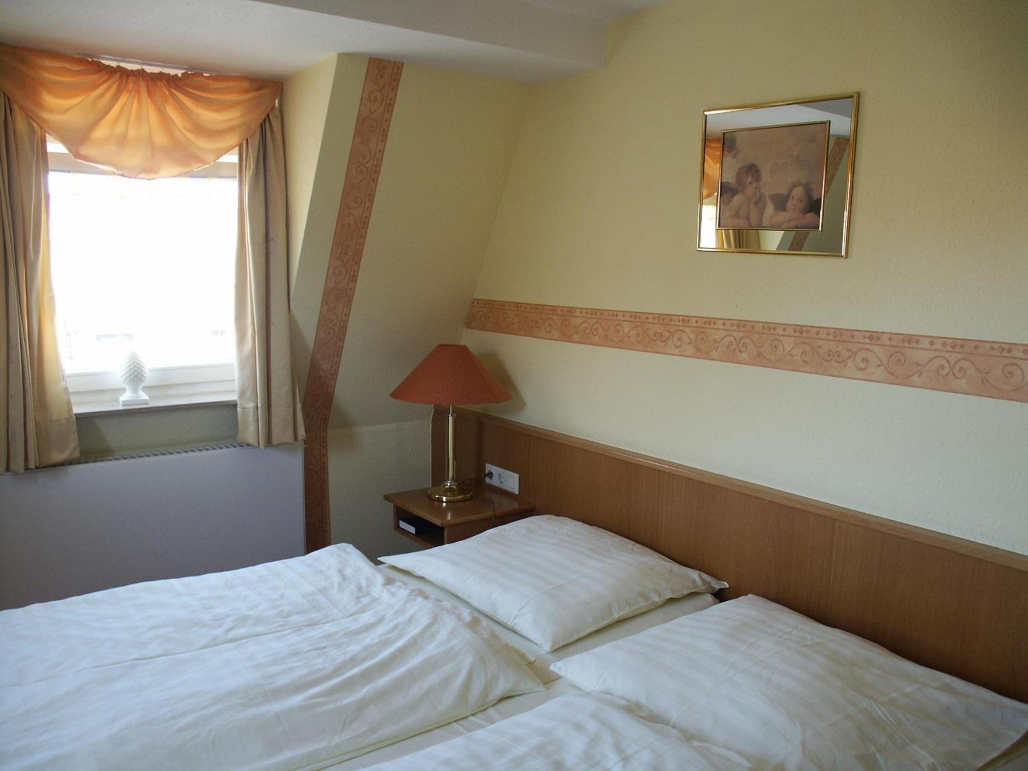 Hotel Restaurant Orakel à Oberstenfeld Extérieur photo