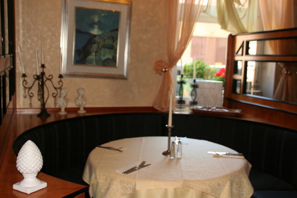 Hotel Restaurant Orakel à Oberstenfeld Extérieur photo