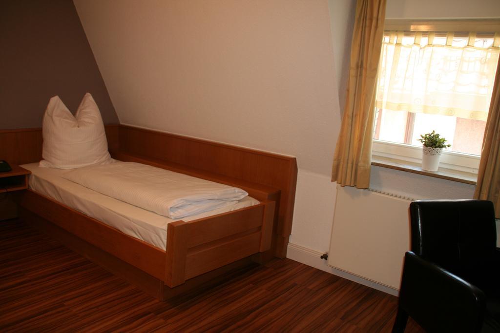 Hotel Restaurant Orakel à Oberstenfeld Extérieur photo