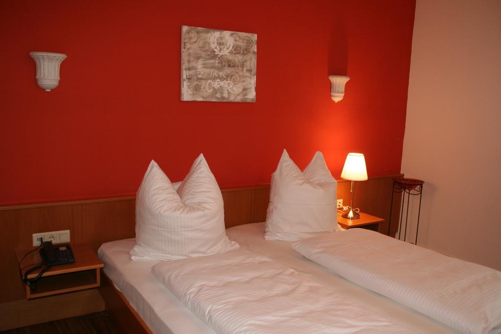 Hotel Restaurant Orakel à Oberstenfeld Extérieur photo
